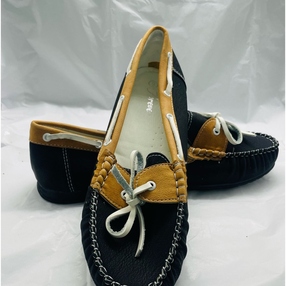 Brown, black and white Forever brand flat pumps Size 9
